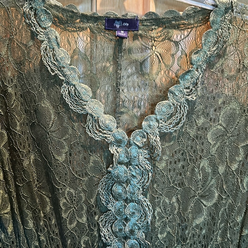 Green Lace Ruffle top - Picture 3 of 3
